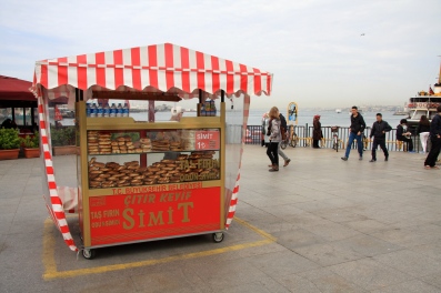 A stand selling simit, donut shaped bread covered in sesame seeds